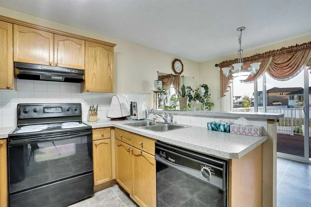 27 Saddlemont Manor NE