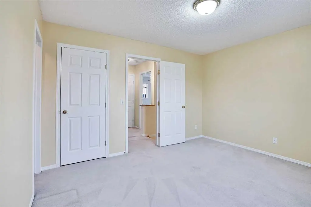 27 Saddlemont Manor NE