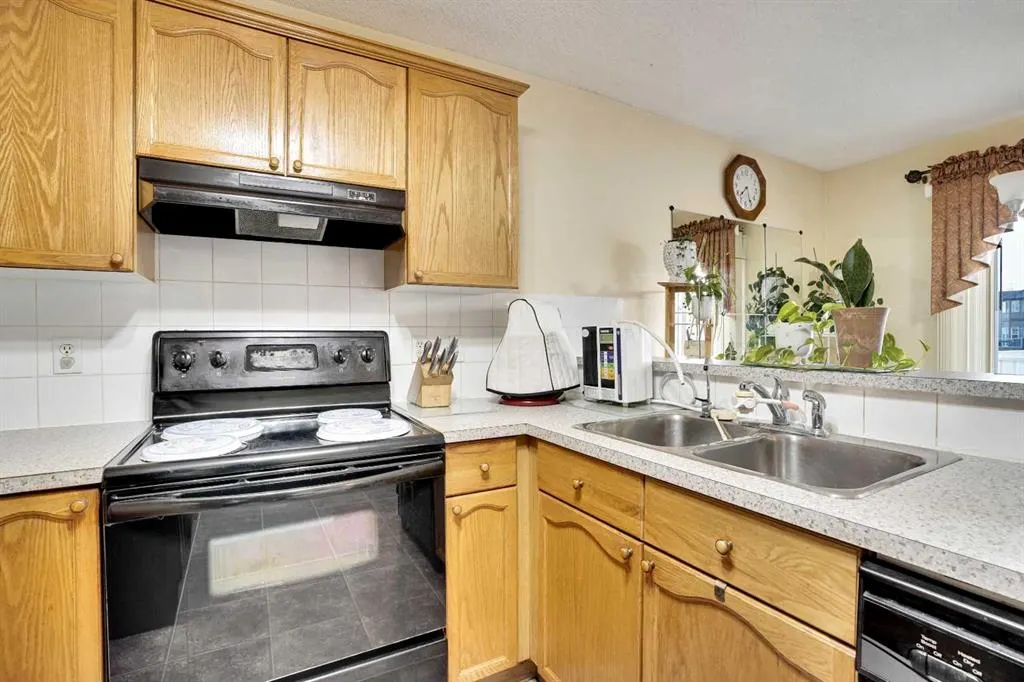 27 Saddlemont Manor NE