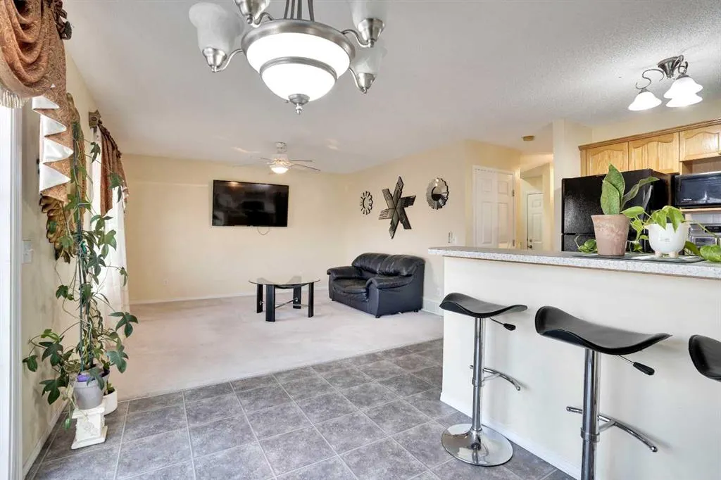 27 Saddlemont Manor NE