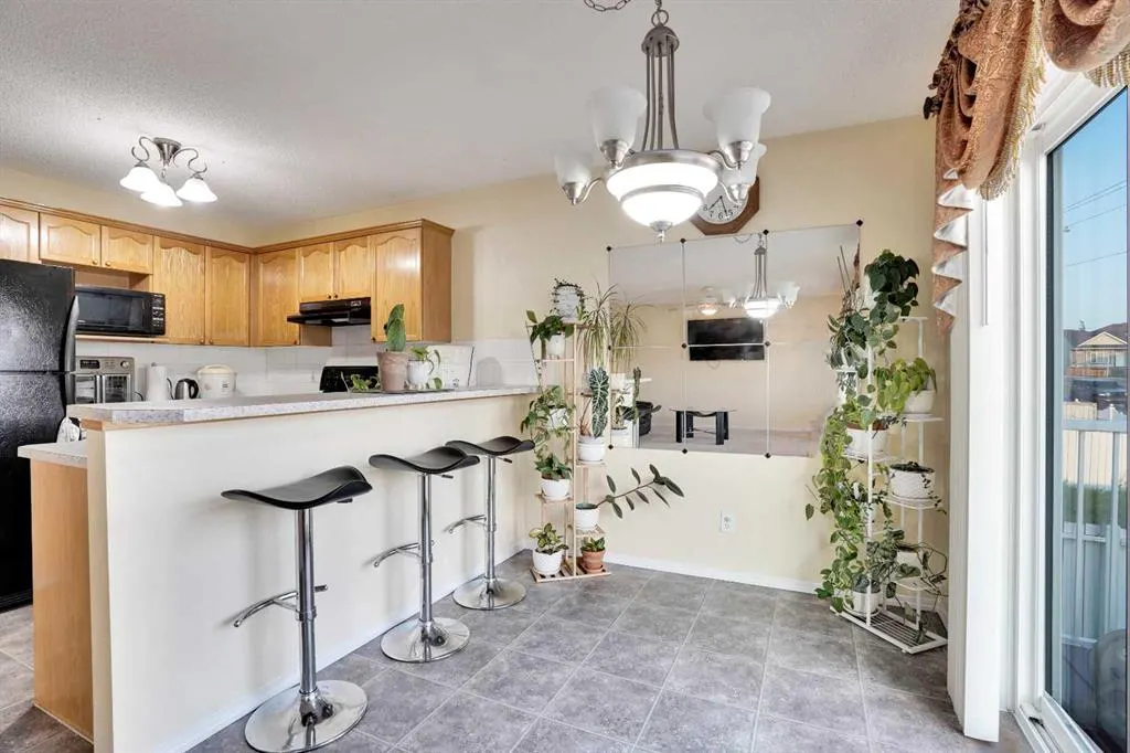 27 Saddlemont Manor NE
