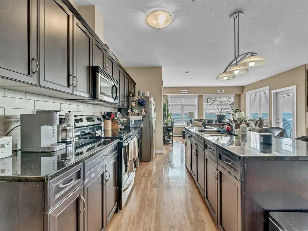 19 Terrace View NE, #221