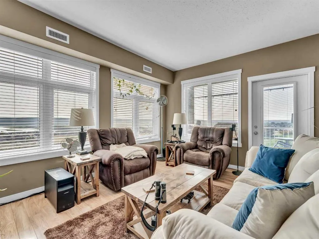 19 Terrace View NE, #221