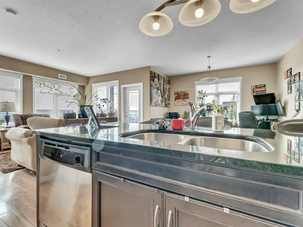 19 Terrace View NE, #221