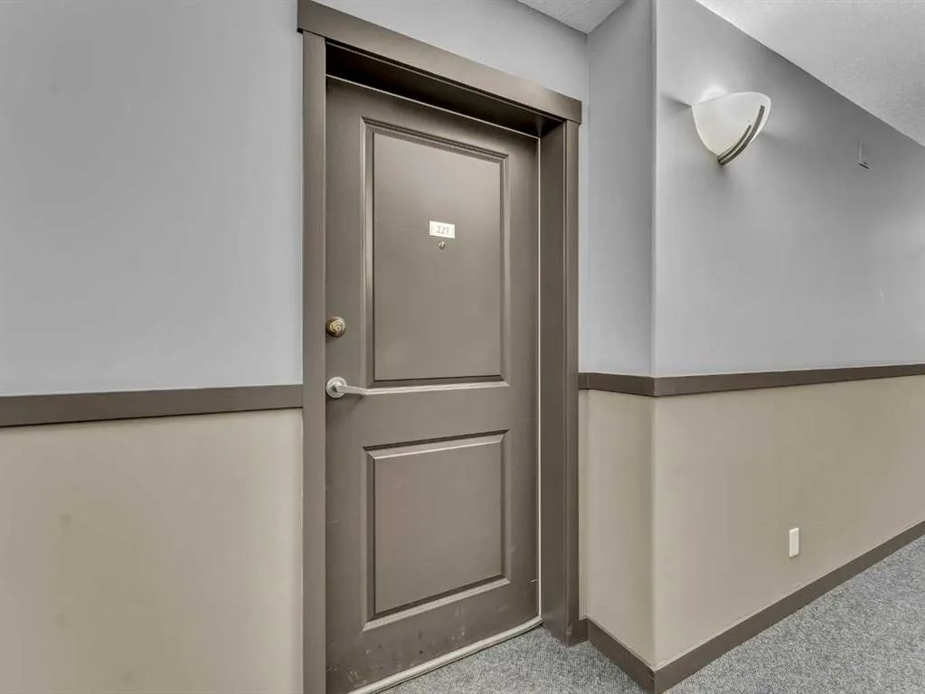 19 Terrace View NE, #221