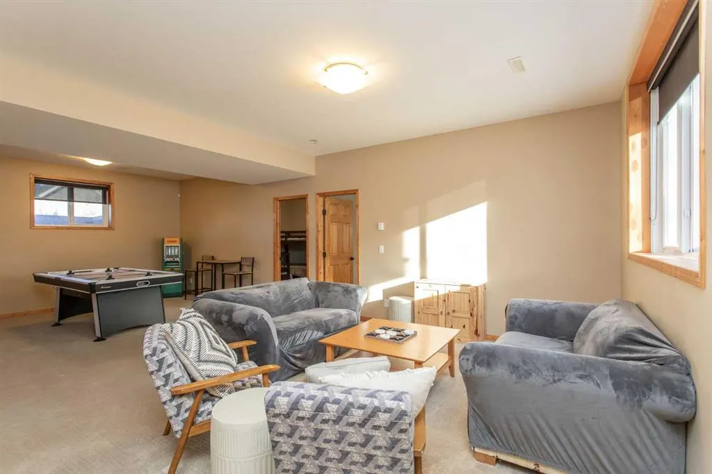 439 Summer Crescent