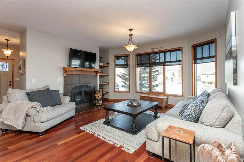 439 Summer Crescent
