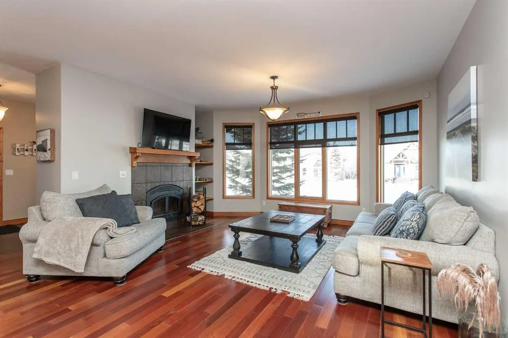 439 Summer Crescent