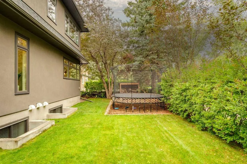 16 Varal Place NW