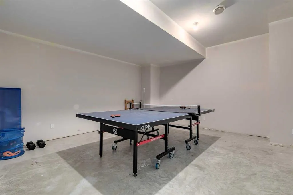 16 Varal Place NW