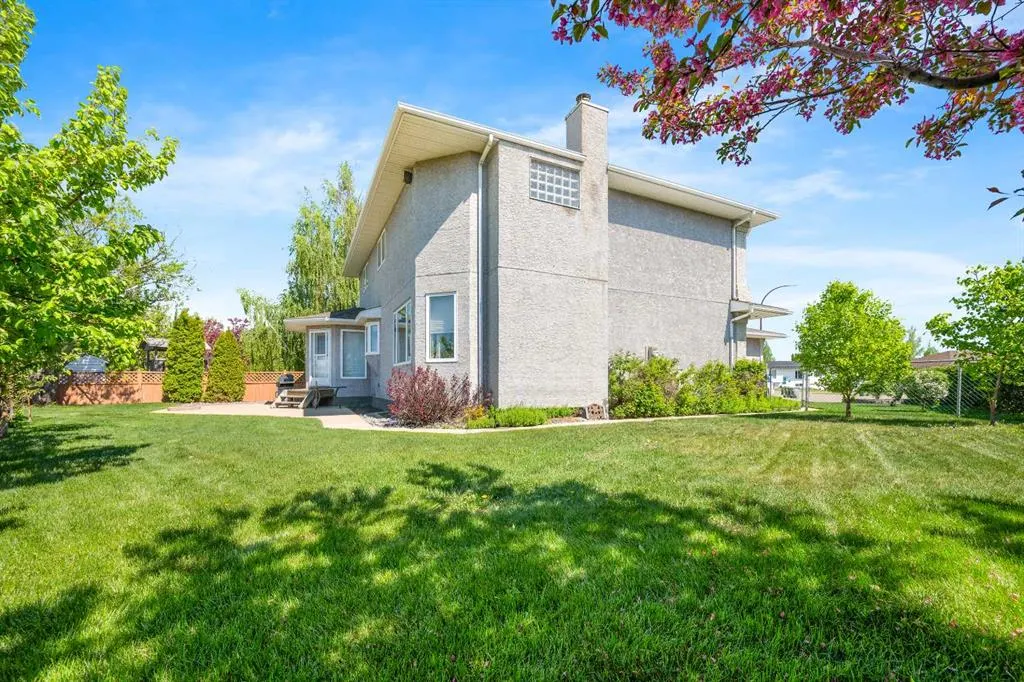 3906 59 Avenue Close