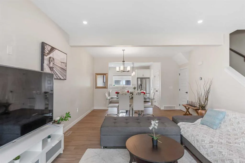 746 Bayview Hill SW
