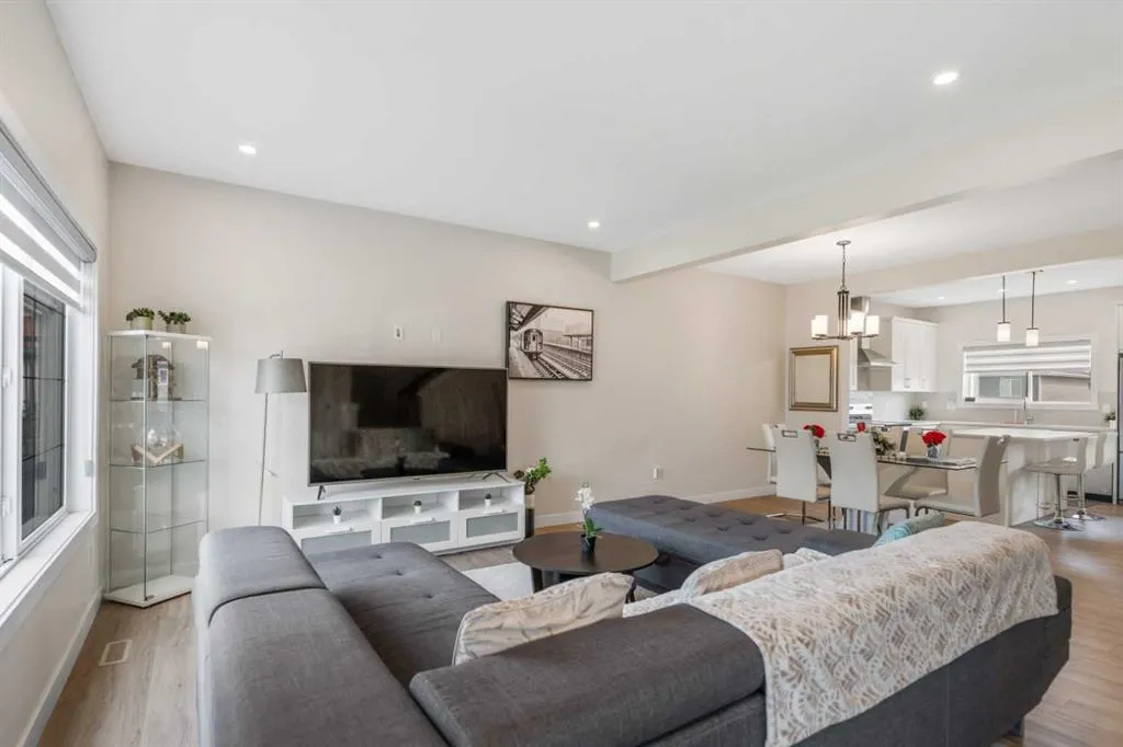 746 Bayview Hill SW