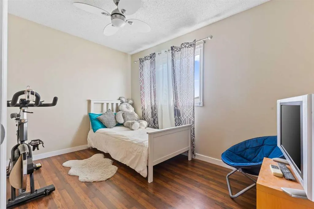 933 Applewood Drive SE