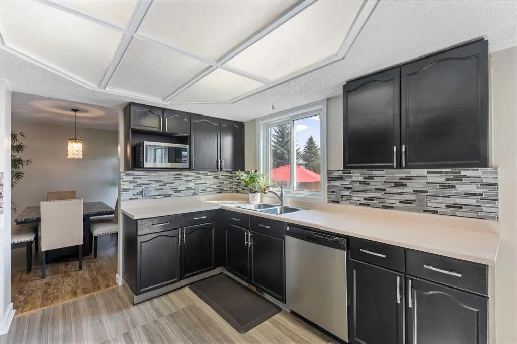 933 Applewood Drive SE