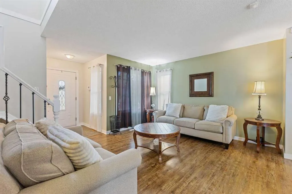 933 Applewood Drive SE