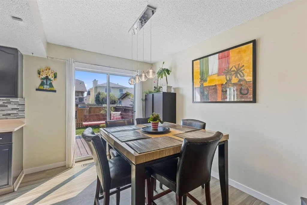 933 Applewood Drive SE