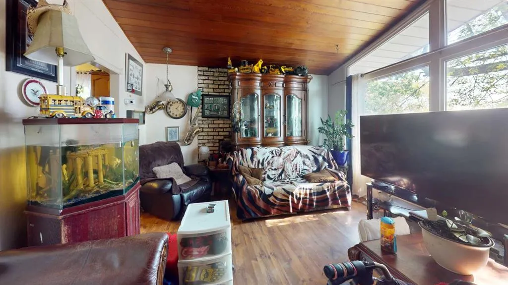 94 Avenue Avenue, #10202