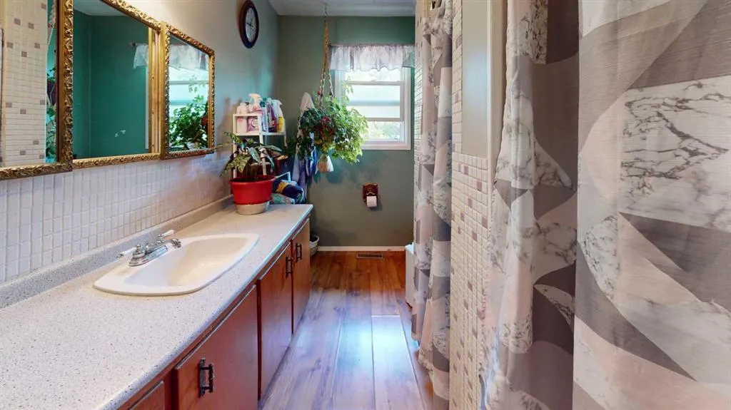 94 Avenue Avenue, #10202