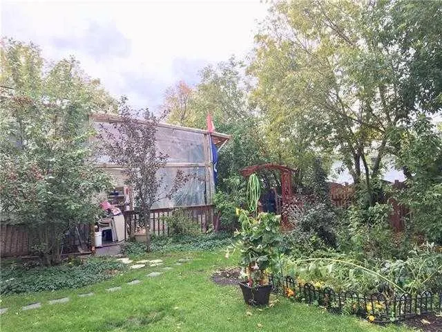 94 Avenue Avenue, #10202