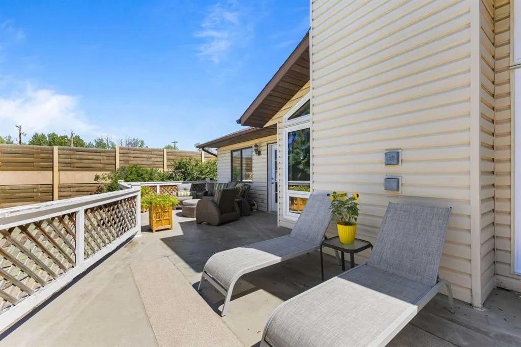 2 Riverside Place