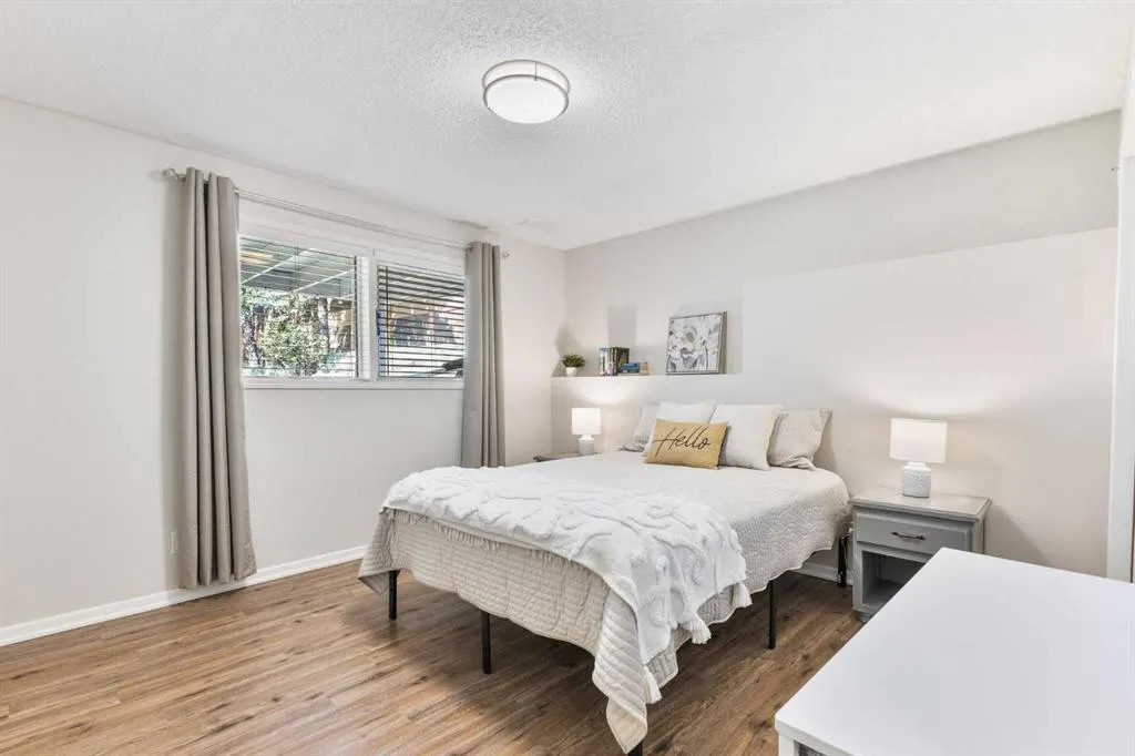 2 Riverside Place