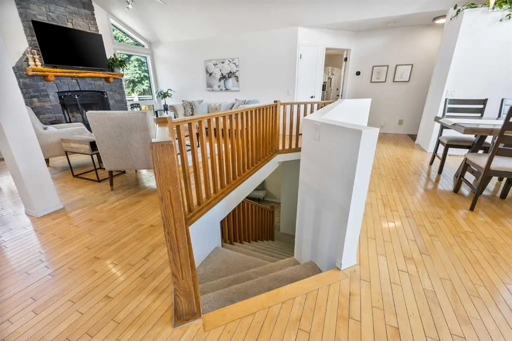 2 Riverside Place