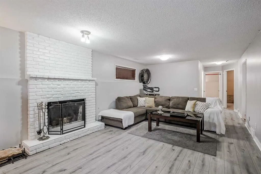 5 Shawinigan Rise SW