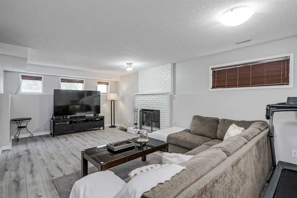 5 Shawinigan Rise SW