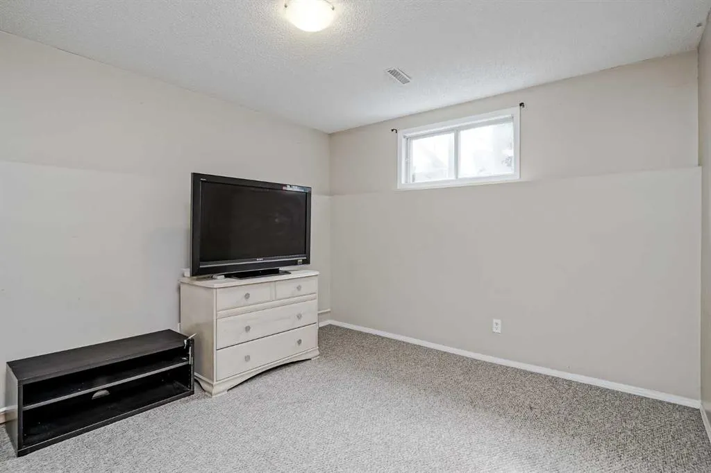 5 Shawinigan Rise SW