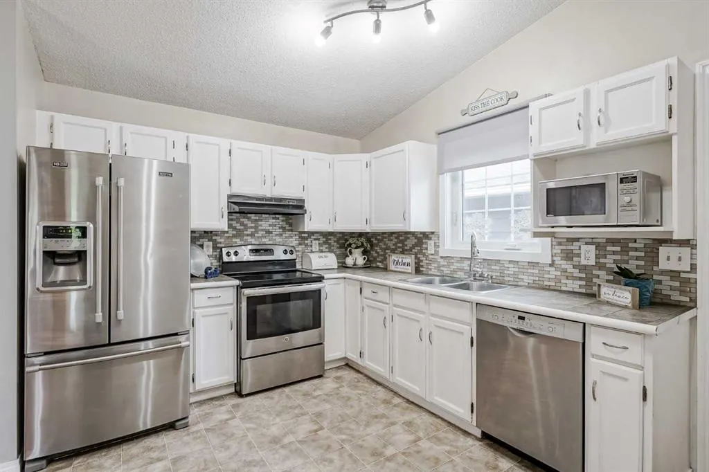 5 Shawinigan Rise SW