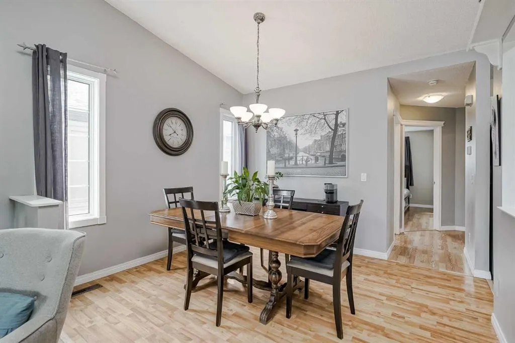 5 Shawinigan Rise SW