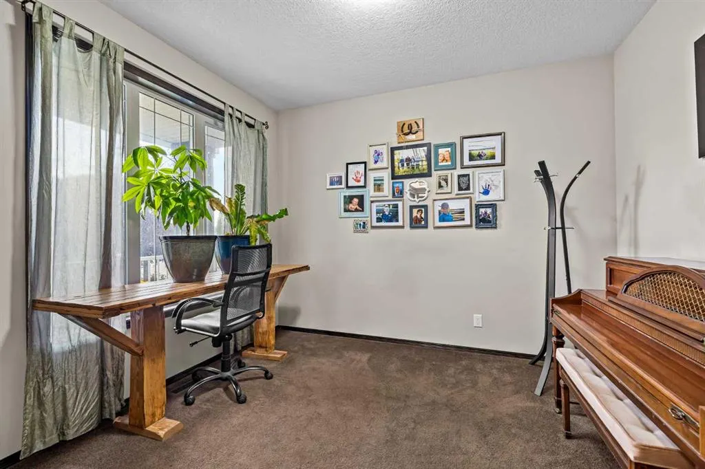22 West Pointe Manor