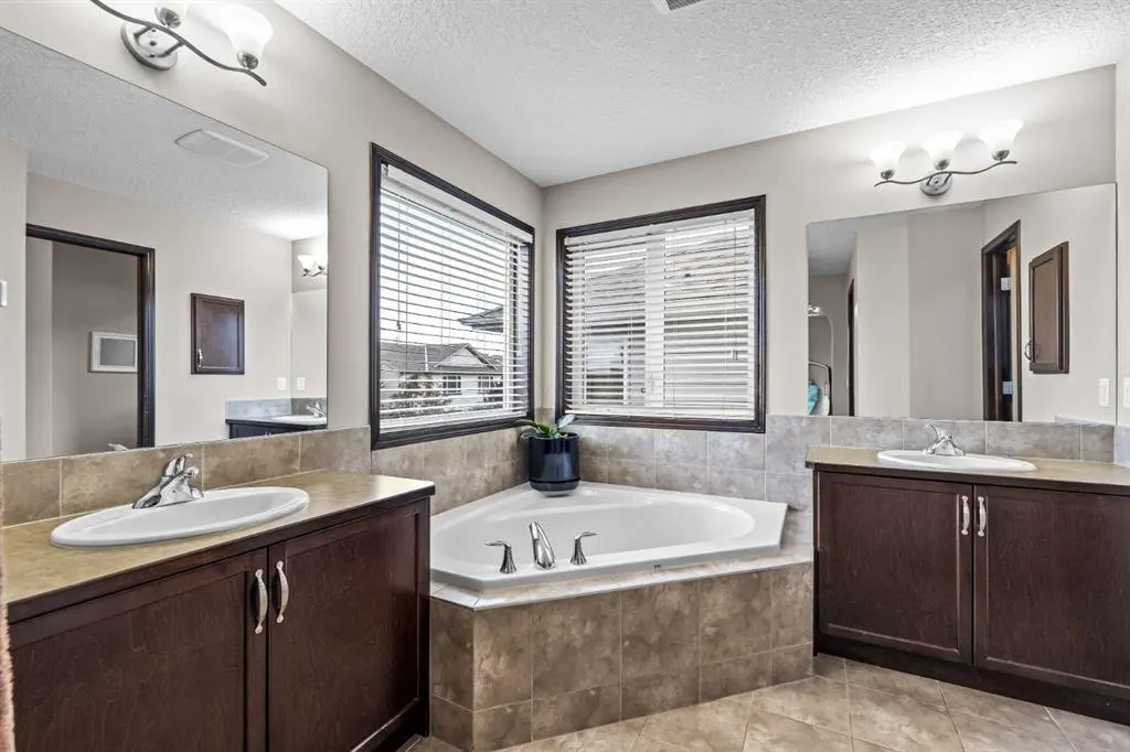 22 West Pointe Manor