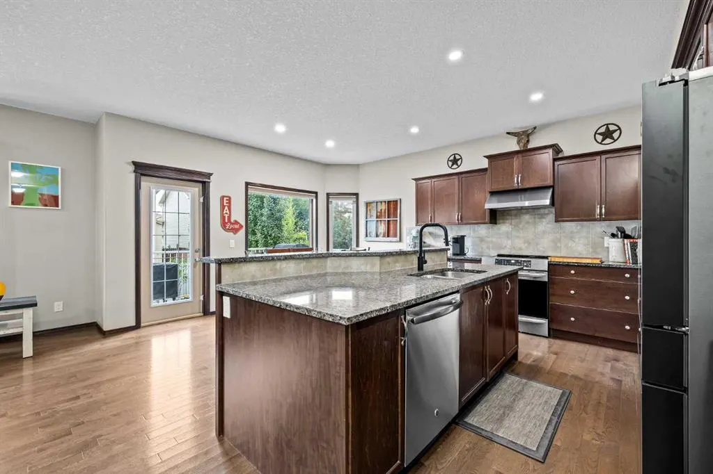 22 West Pointe Manor