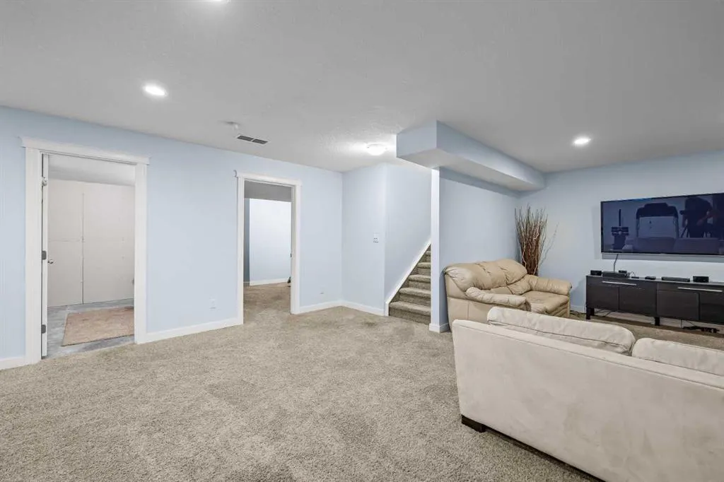 22 West Pointe Manor
