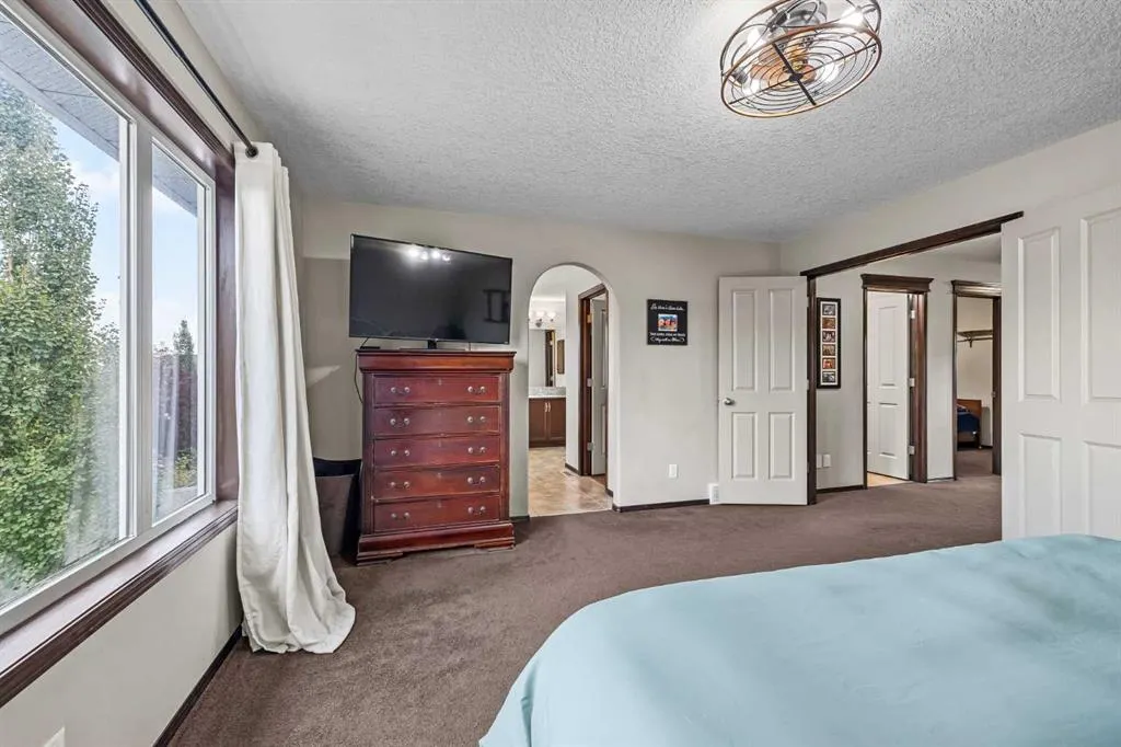 22 West Pointe Manor