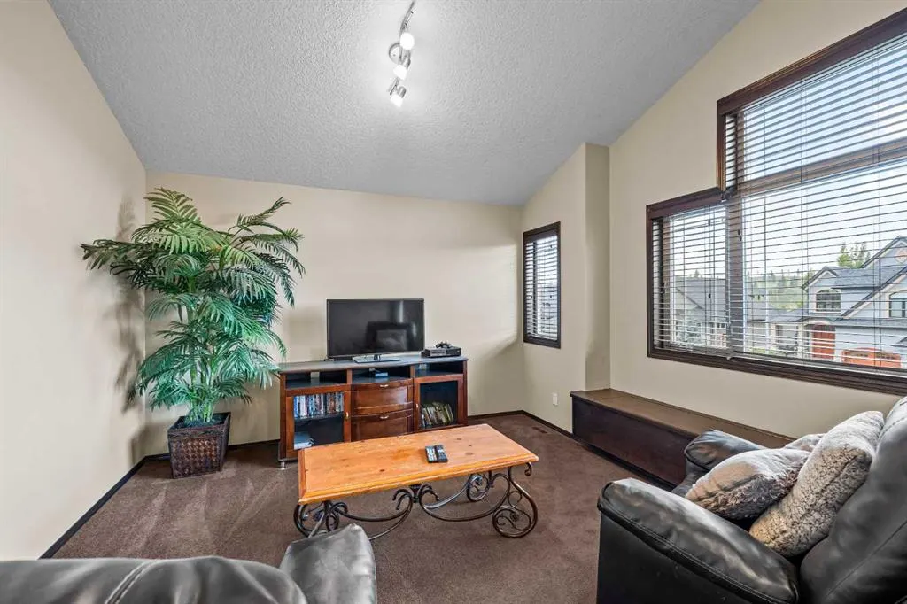 22 West Pointe Manor