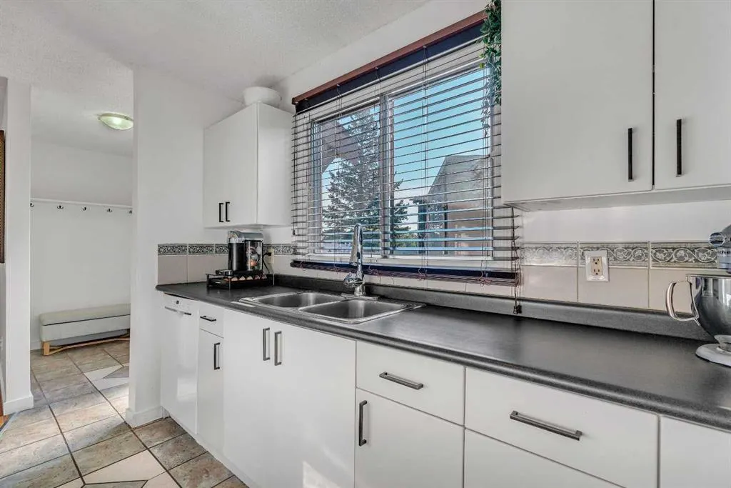 120 Silvercreek Close NW, #810