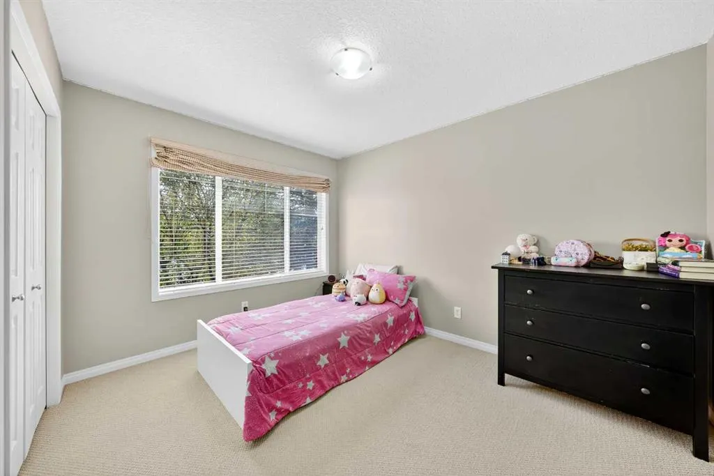 64 Panatella Manor NW
