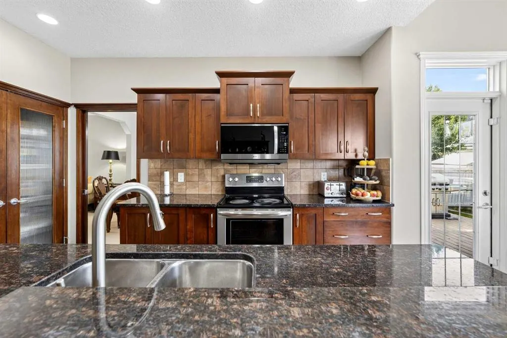 64 Panatella Manor NW