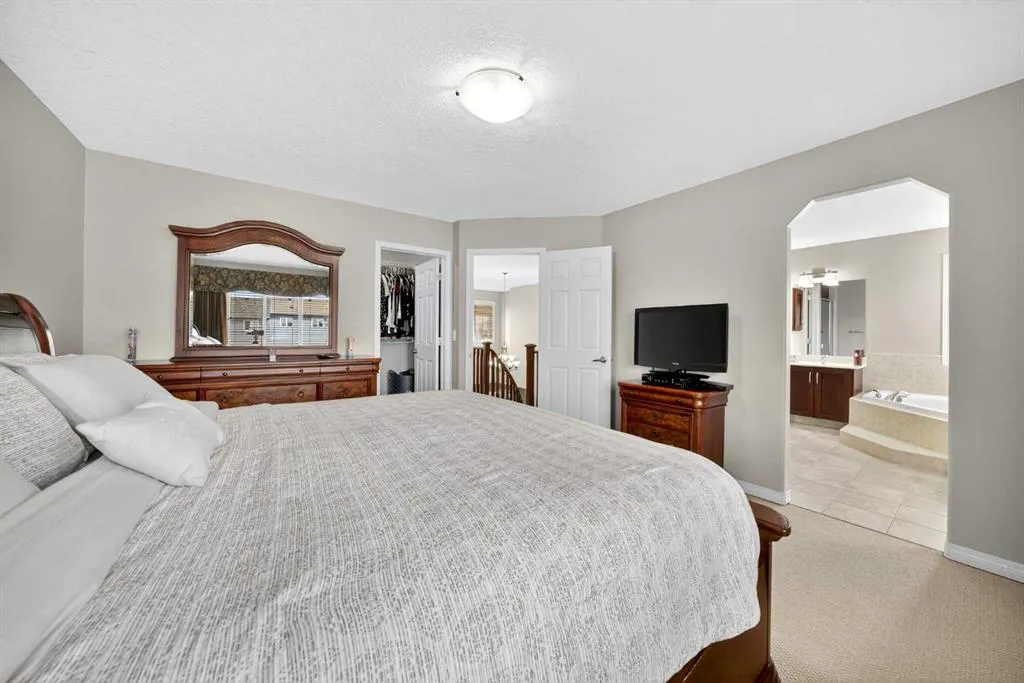 64 Panatella Manor NW