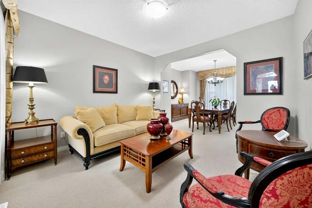 64 Panatella Manor NW