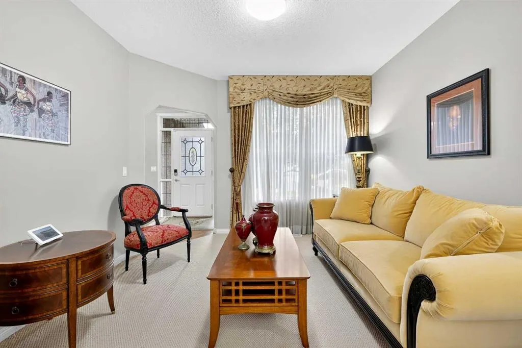 64 Panatella Manor NW