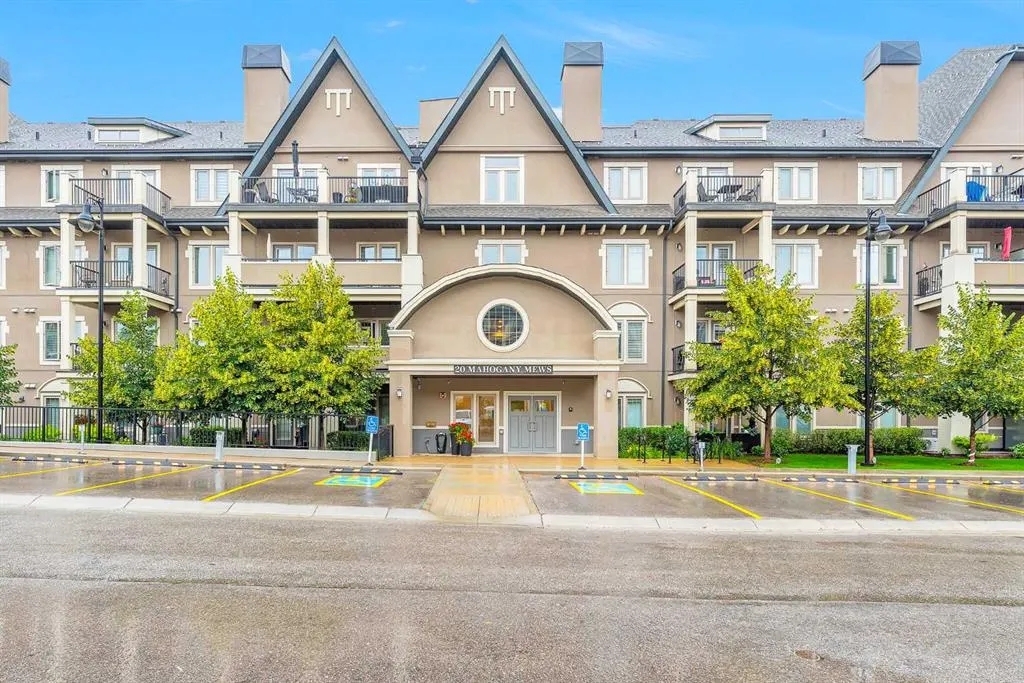 20 Mahogany Mews SE, #104