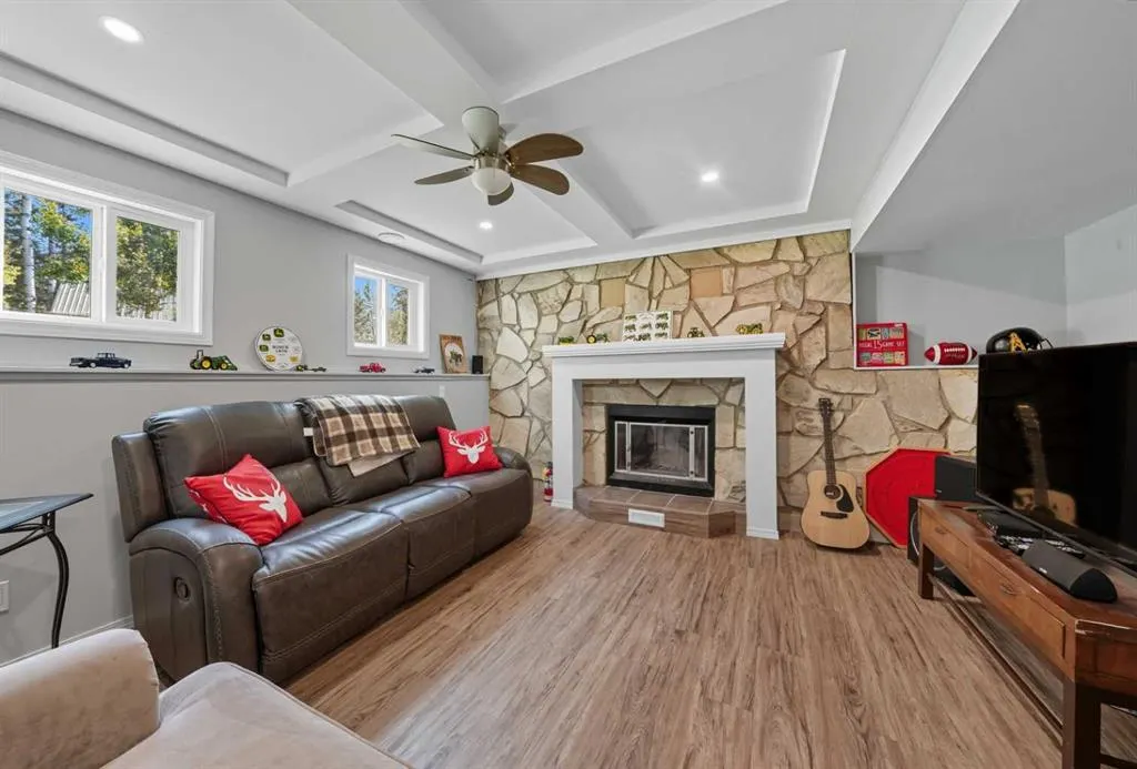 390050 RANGE ROAD 8-4