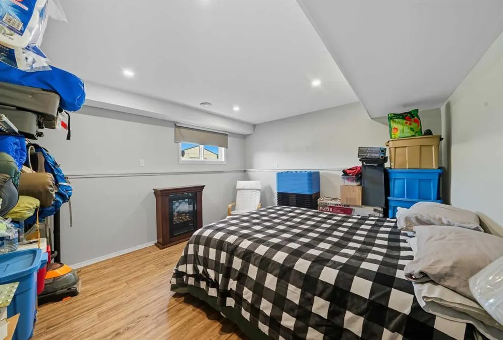 390050 RANGE ROAD 8-4