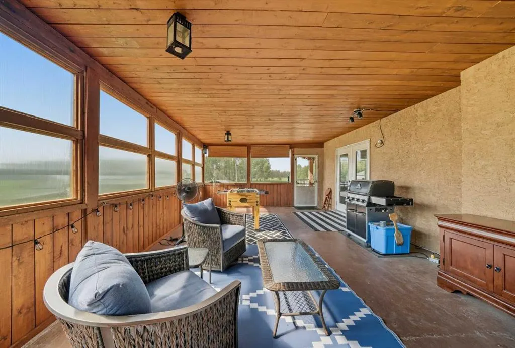 390050 RANGE ROAD 8-4
