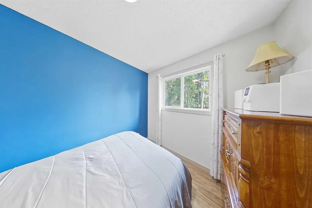 390050 RANGE ROAD 8-4