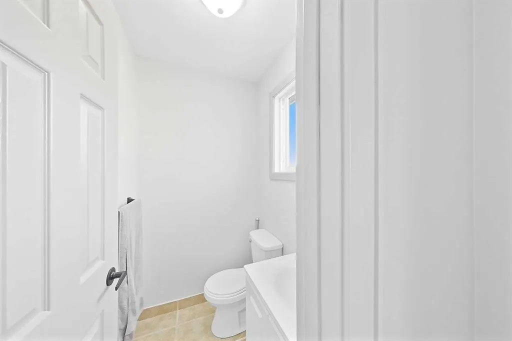 390050 RANGE ROAD 8-4